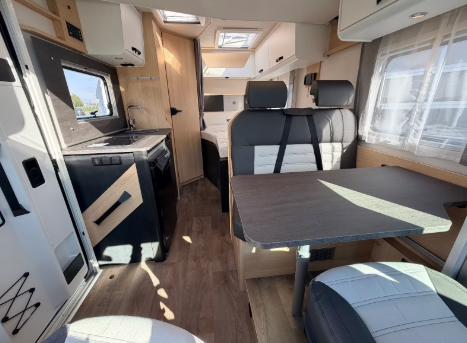 Sunlight T58 Adventure con cama abatible para 4 personas. - Imagen 4