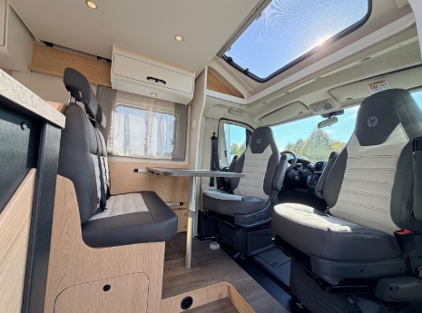Sunlight T58 Adventure con cama abatible para 4 personas. - Imagen 5