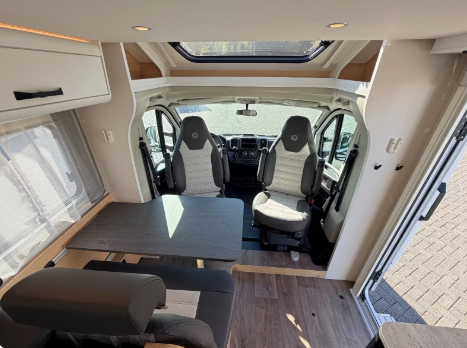 Sunlight T58 Adventure con cama abatible para 4 personas. - Imagen 6