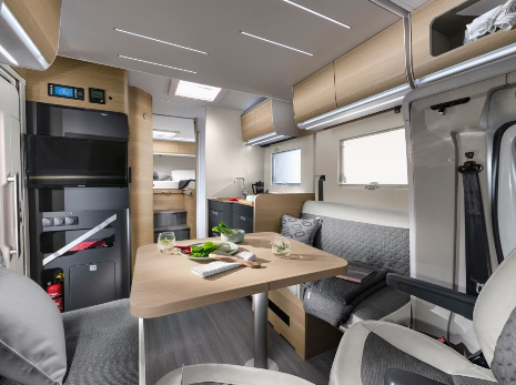 Adria Matrix 670 con cama para 5 personas. - Imagen 3
