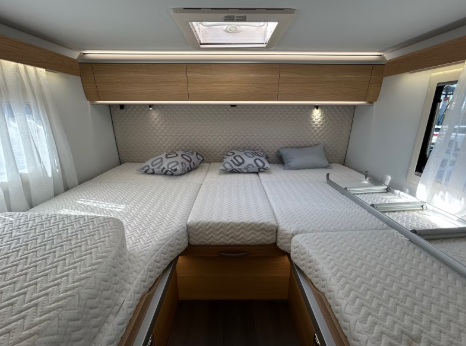 Adria Matrix 670 con cama para 5 personas. - Imagen 4