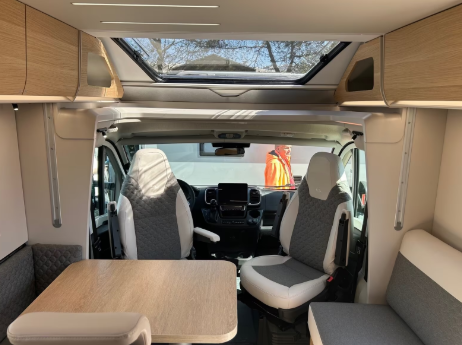 Adria Matrix 670 con cama para 5 personas. - Imagen 7