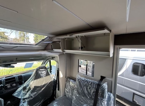 Adria Matrix 670 con cama para 5 personas. - Imagen 8